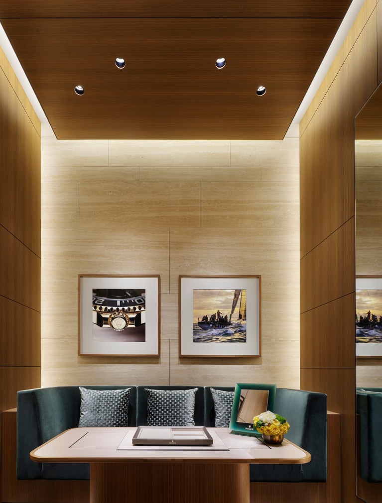 他のゲストを気にすることなく、ゆったりとくつろいでモデルを試着することができるプライベート レセプションルーム。