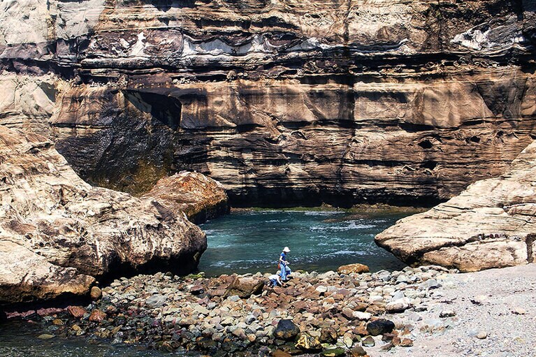 海底に堆積した地層が露出した枯野公園。©西伊豆町観光協会