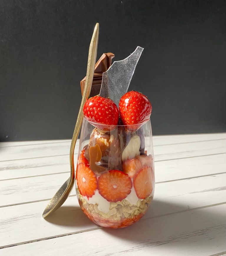 LikeSweetsBOX 瀧島誠士シェフ考案の「おうちパフェ」。