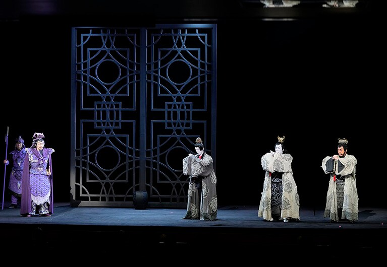 『新・三国志』右より、張飛＝市川中車、関羽＝市川猿之助、劉備＝市川笑也、曹操＝浅野和之 ©松竹