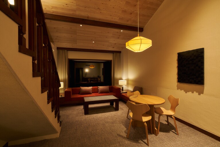 「蓼科東急ホテル」の「カラマツ クラシック」（メゾネットタイプ）。