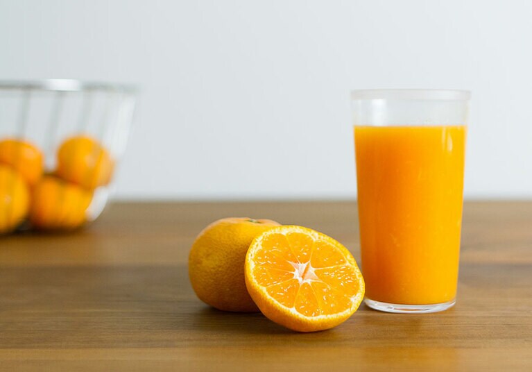 温州極早生 生搾りみかんジュース 630円／10FACTORY