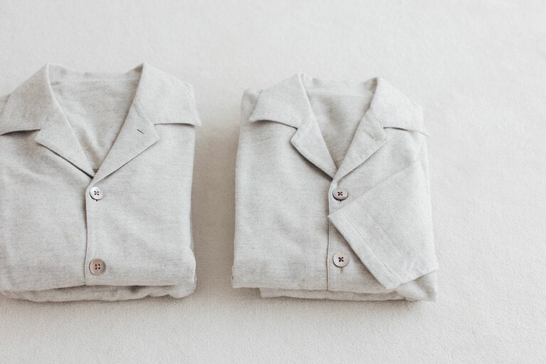 「UNISEX THE WARMEST YAK-ORGANIC COTTON PAJAMAS」左から：L、Sサイズ 各25,300円／GOOD NIGHT SUIT