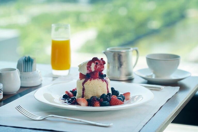 厚い「スフレパンケーキ」。