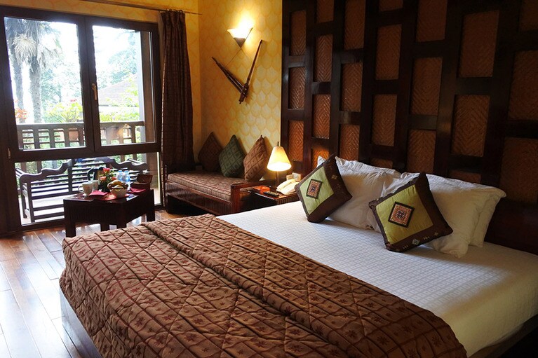 ウッドをふんだんに使い、ベトナムらしい調度品でまとめられた客室。