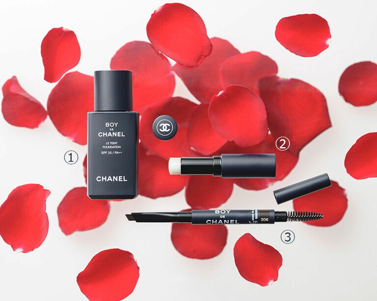 1. ボーイ ドゥ シャネル ファンデーションSPF25・PA++ 30mL 全4色 各8,000円／2.ボーイ ドゥ シャネル リップ ボーム 001 4,800円／3. ボーイ ドゥ シャネル アイブロウ ペンシル 全3色 各5,000円