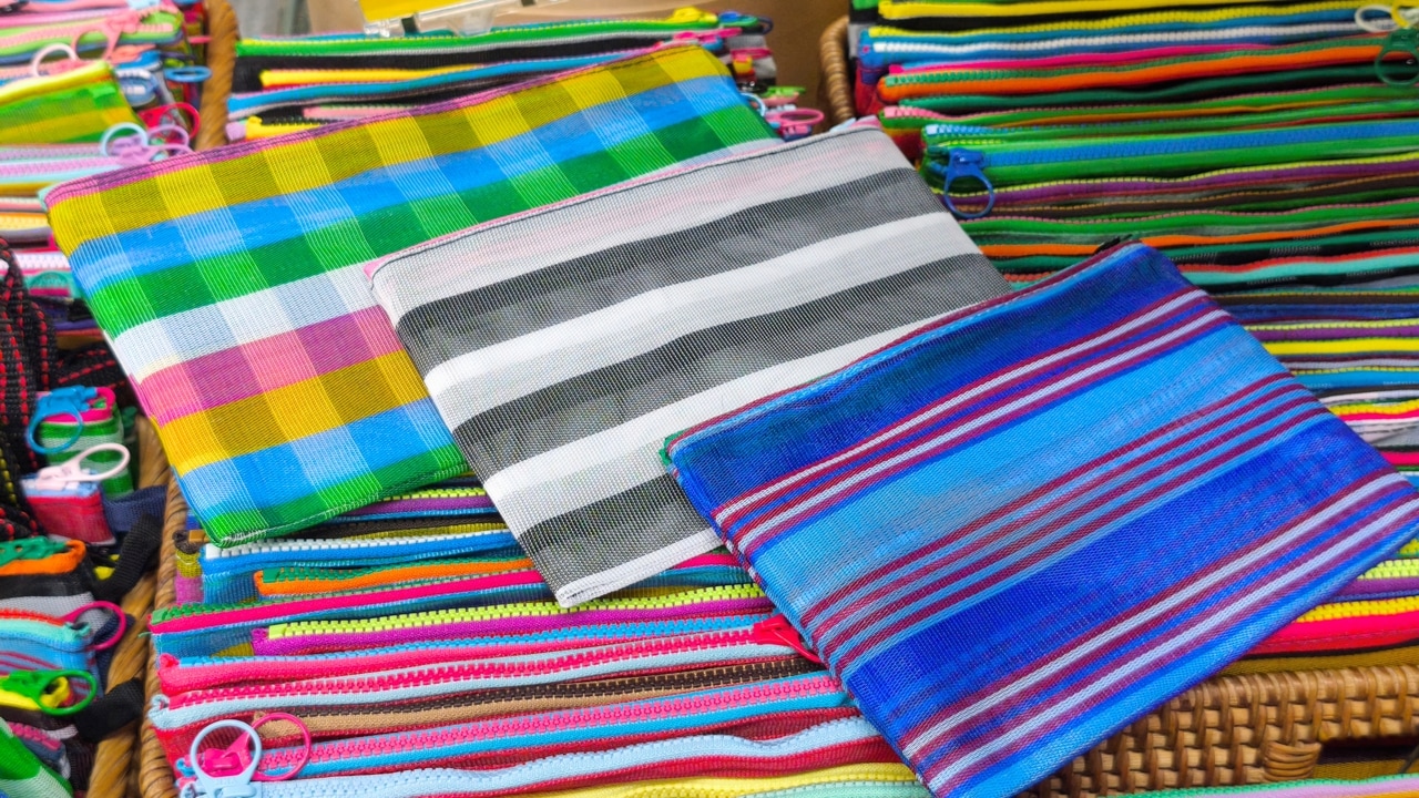 サイズもいろいろ。大きめサイズはパスポート入れなどにもぴったり。