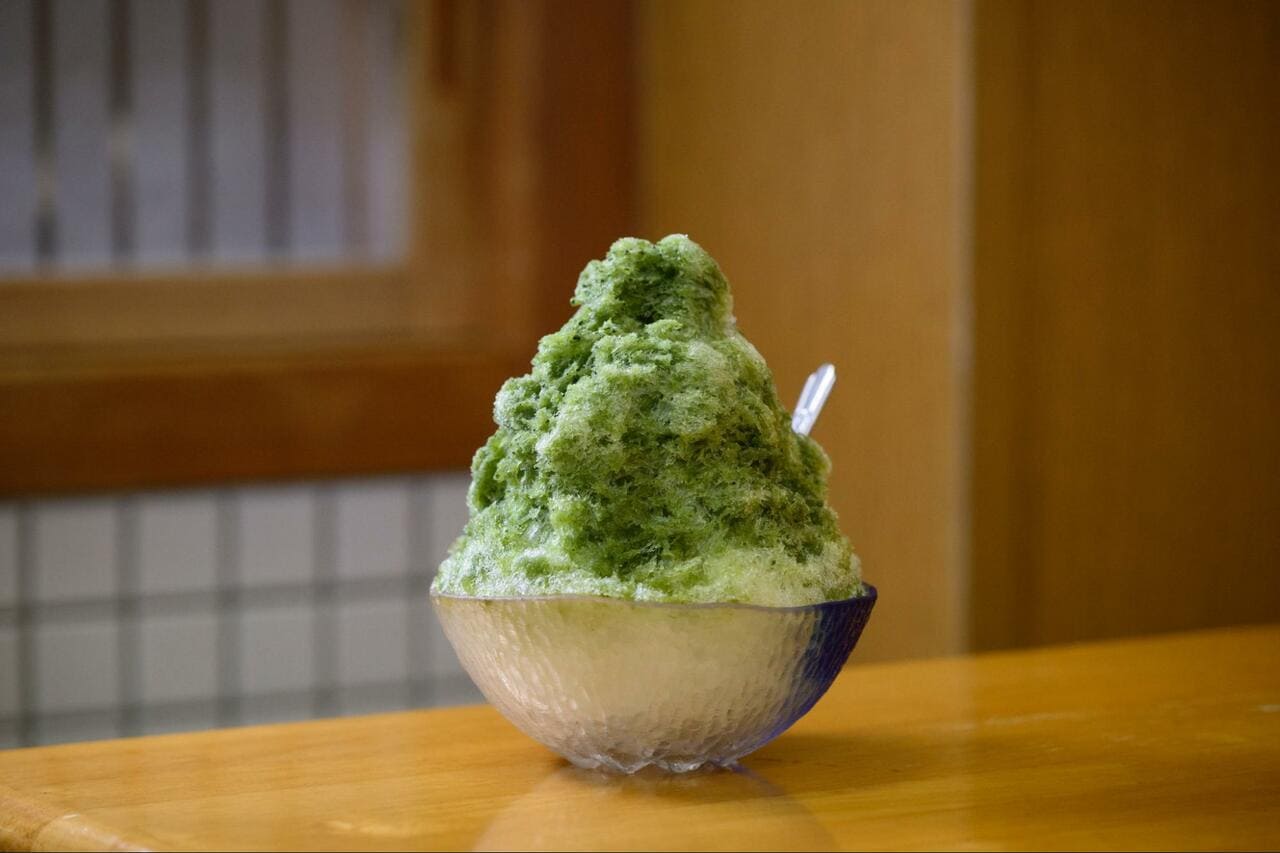 夏だけの期間限定メニュー「かき氷」。一斗缶のシロップがなくなる10月ごろには、販売を終了する。宇治金時、650円（税込）。