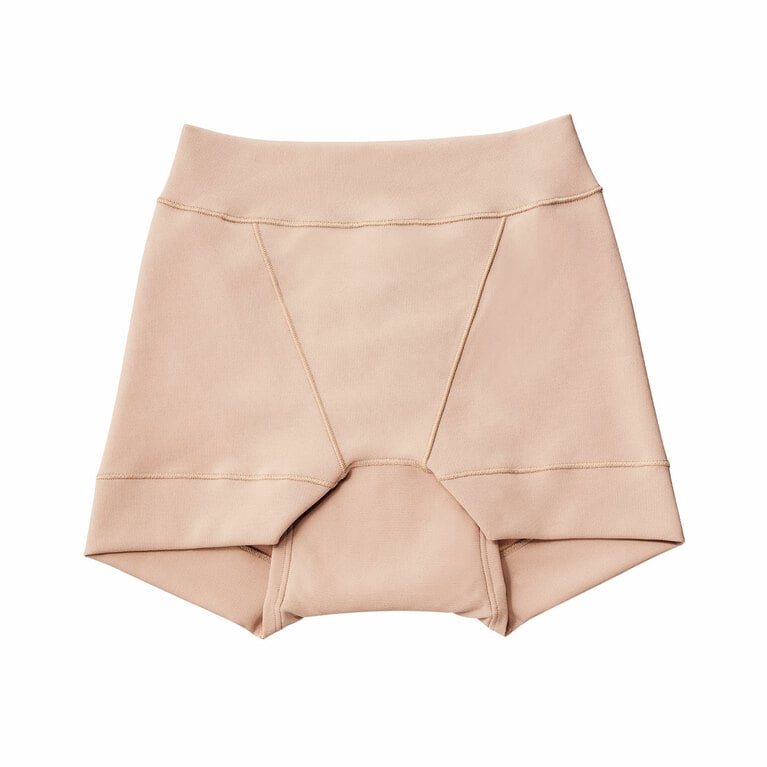 シグネチャー ショーツ 04 ベージュ 7,480円／Bé-A