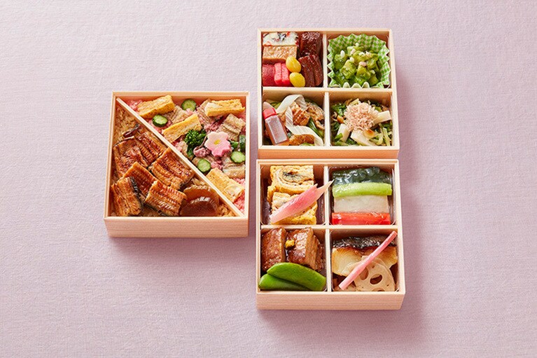 うなぎ割烹 大江戸の日本橋づつみは、光り輝くうなぎが美味しそう。