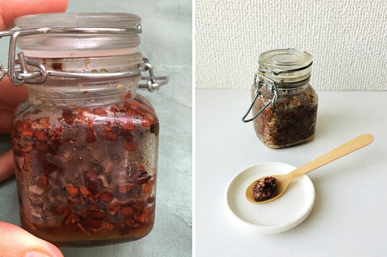 瓶にカカオニブを入れてはちみつを加えたら、混ぜて置いておくだけ。