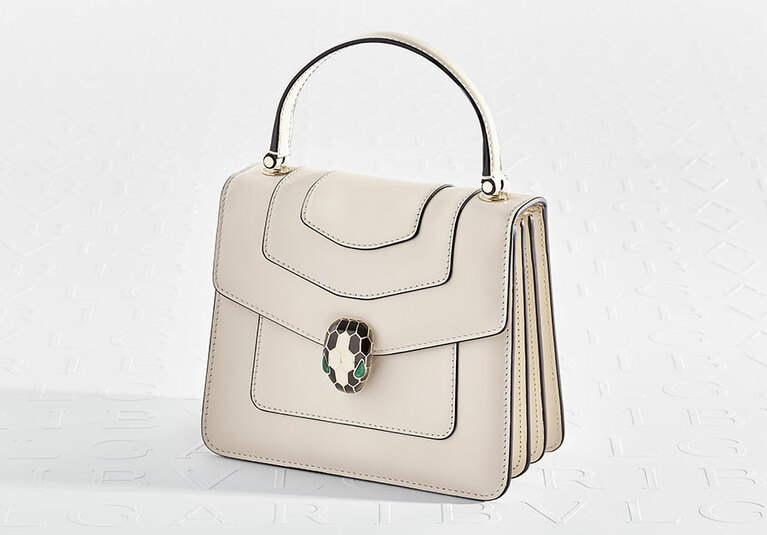 「セルペンティ」カーフ、ホワイトアゲート 290,000円。