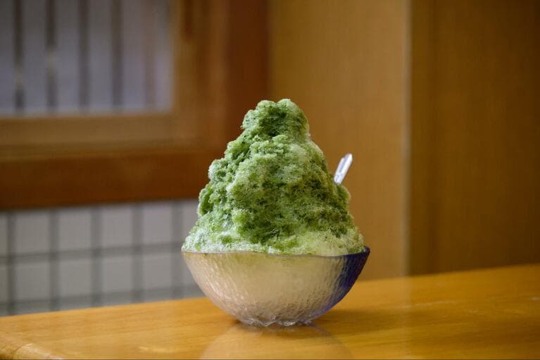 夏だけの期間限定メニュー「かき氷」。一斗缶のシロップがなくなる10月ごろには、販売を終了する。宇治金時、650円（税込）。