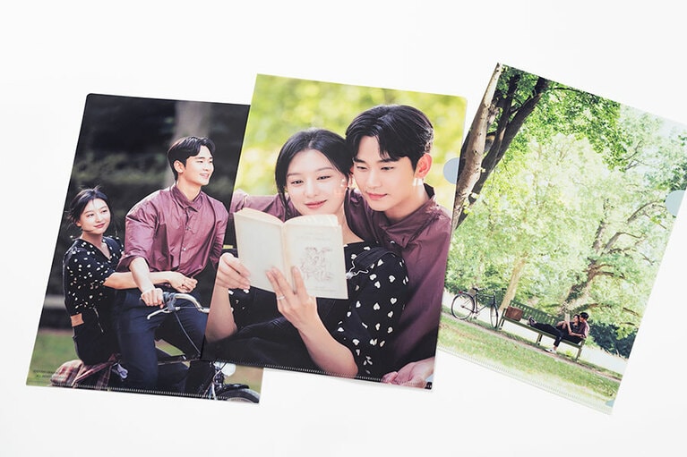 「クリアファイルC」 1,600円。