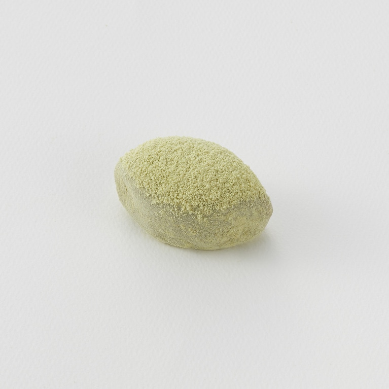 求肥製「鶯餅」540円。