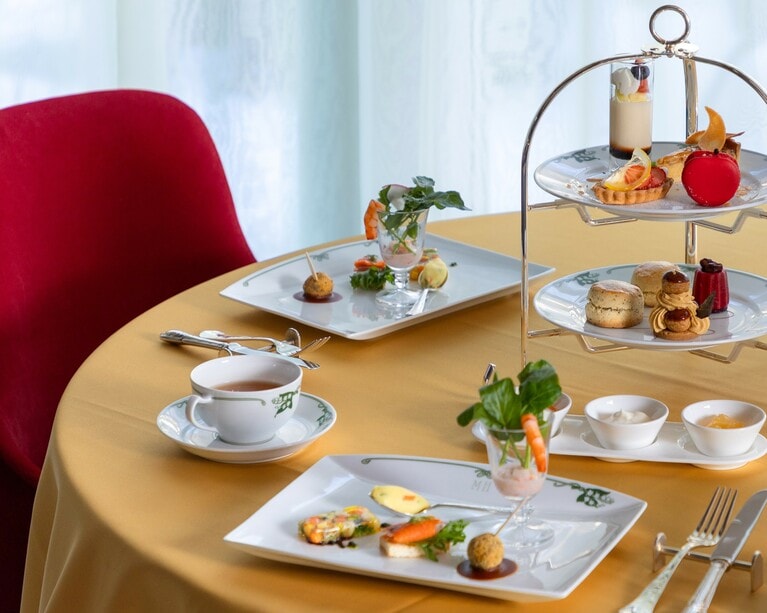 「万平ホテル クラシックアフタヌーンティー」は、メインダイニングルームにて提供。8,000円（提供期間：2026年1月16日～3月19日／要予約）