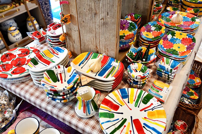地中海のかわいい雑貨が揃うショップも。