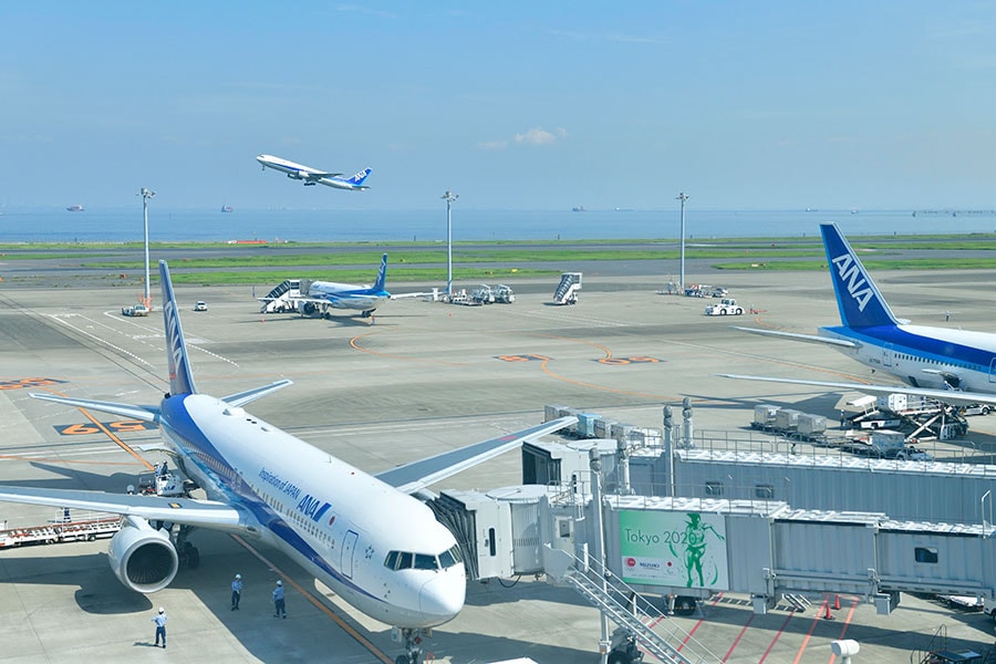 ANAを中心に、毎日たくさんの飛行機が行き交う羽田空港第2ターミナル。