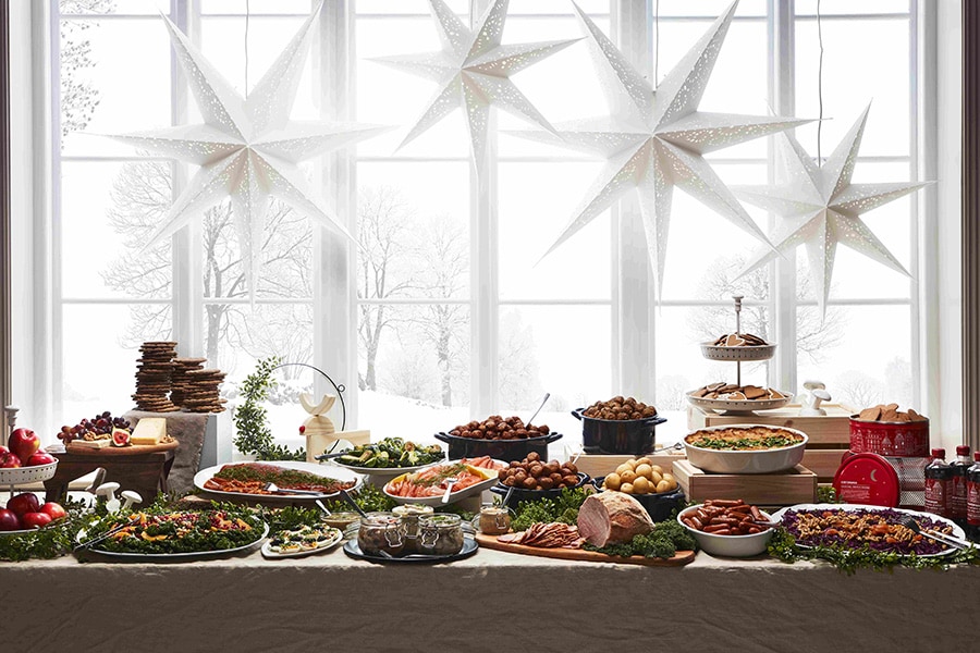 スウェーデンの伝統的な文化のひとつ、ビュッフェスタイルのクリスマス料理。