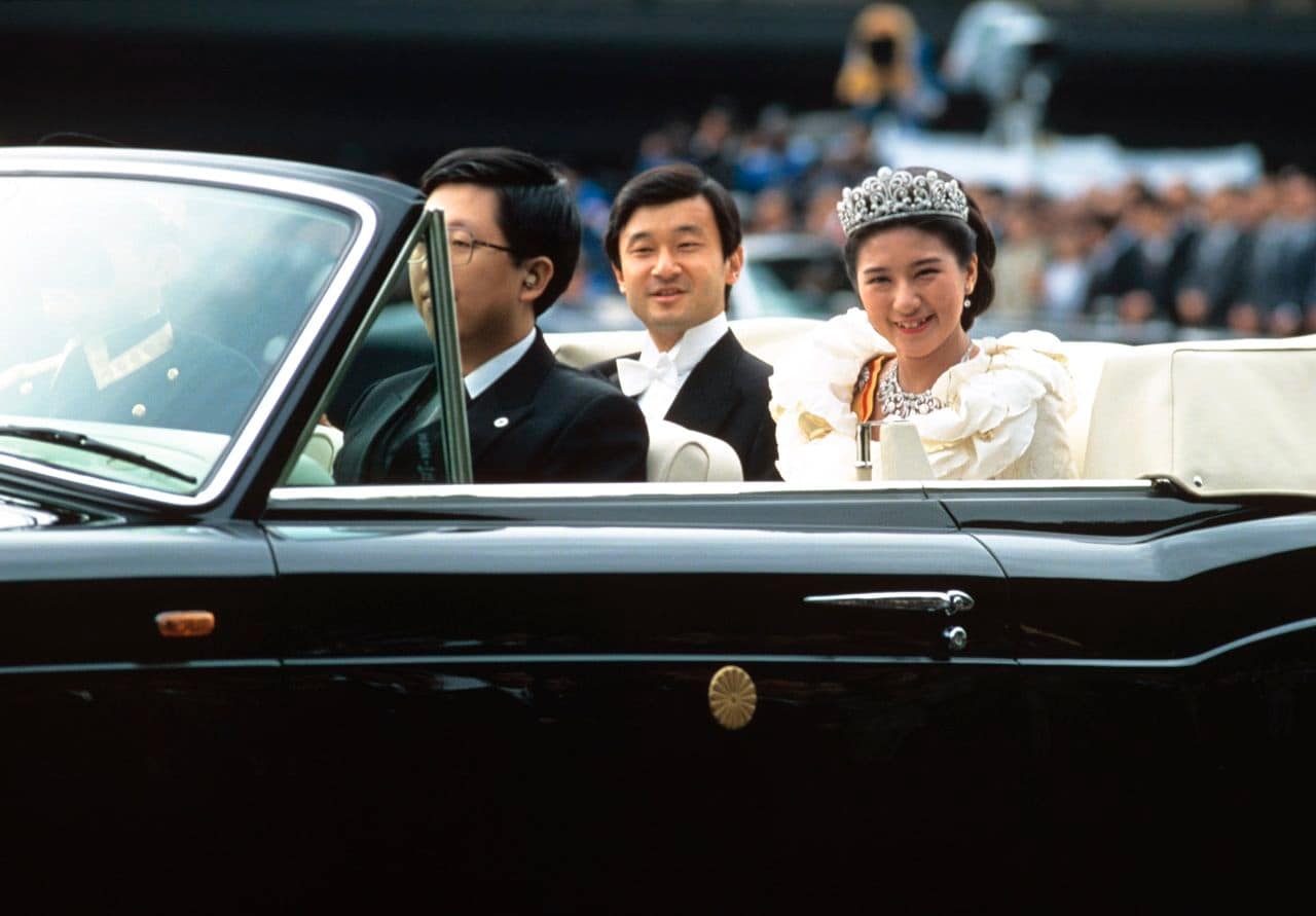 1993年6月9日、結婚パレードでの皇太子さま（当時）と雅子さま　©JMPA