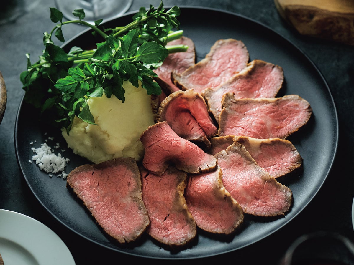 「京中式熟成牛肉 ローストビーフ上 霜降り」300g 8,640円／京中