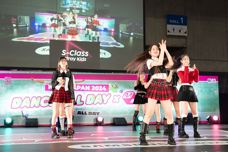 マコがStray Kidsの『S-Class』を軽やかなステップで披露。「KCON JAPAN 2024」© CJ ENM Co., Ltd, All Rights Reserved