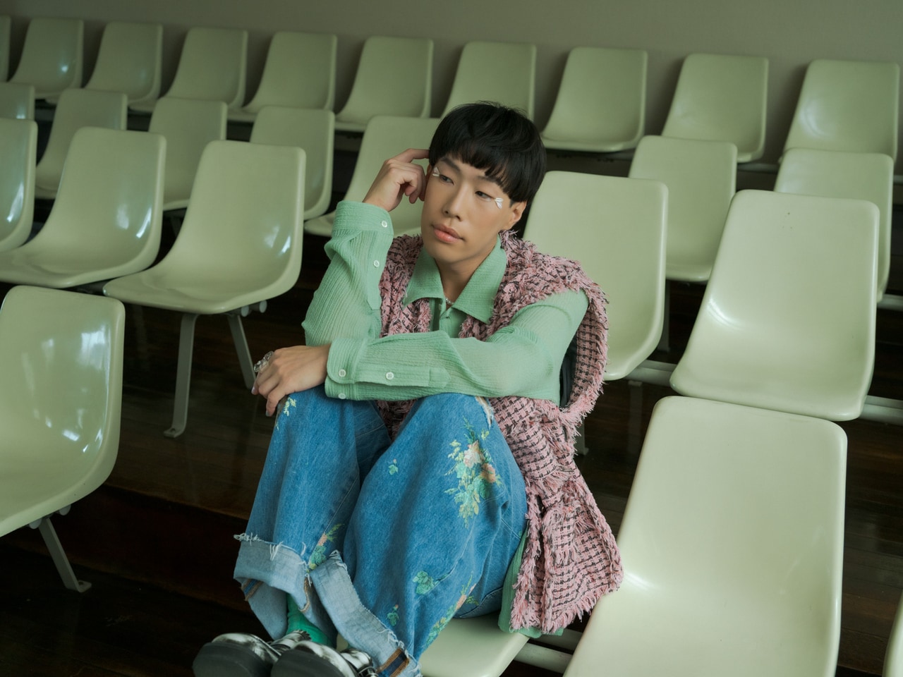 映画「ちはやふる」シリーズ、連続テレビ小説「おちょやん」「らんまん」（NHK）、ドラマ「罠の戦争」（カンテレ）、映画「アンダーニンジャ」などで強烈な存在感を放ってきた坂口涼太郎さん。