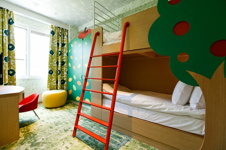 子供たちの喜ぶ顔が目に浮かぶ「キッズスイート」のベッドルーム。