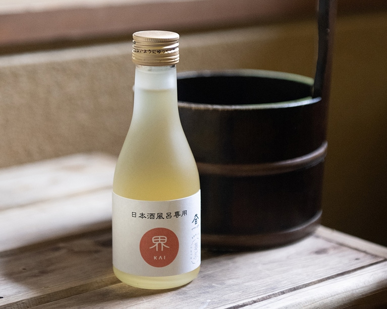 客室で、好きなときに何度も名湯を堪能できるのがうれしい。「日本酒風呂」600円