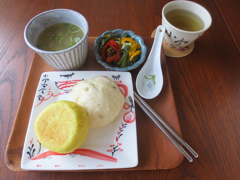 「点心定食」1200円。点心2点、食養生ミニスープ、日替りのおかず付き。