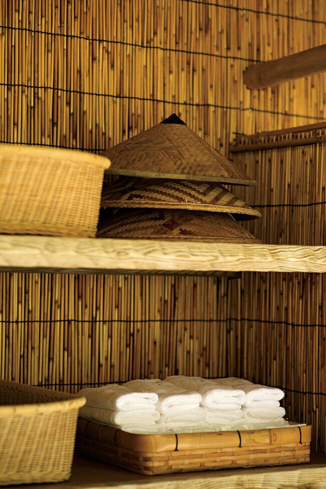 【あさば】野天風呂には、あたたかいタオルも。Photo: Takafumi Matsumura