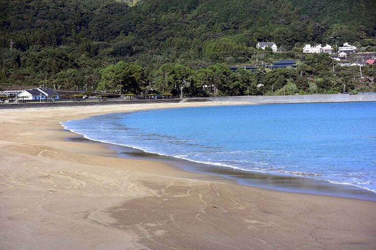 那智勝浦のメインビーチはブルービーチ那智。穏やかなロングビーチです。