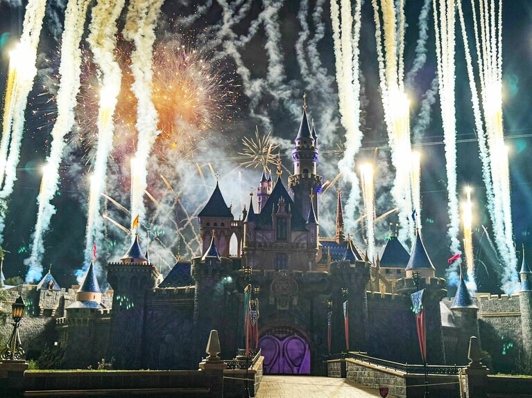  「ワンダラス・ジャーニー」　は花火も圧巻