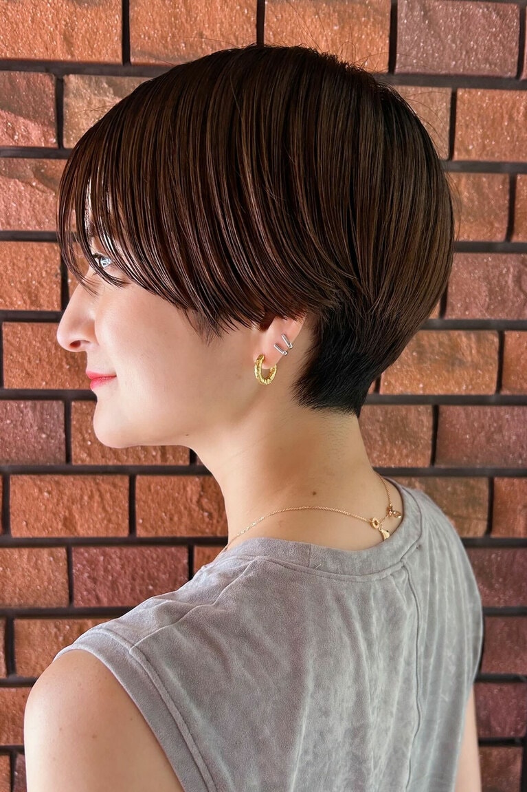 スタイルアップも叶うハンサムショート。