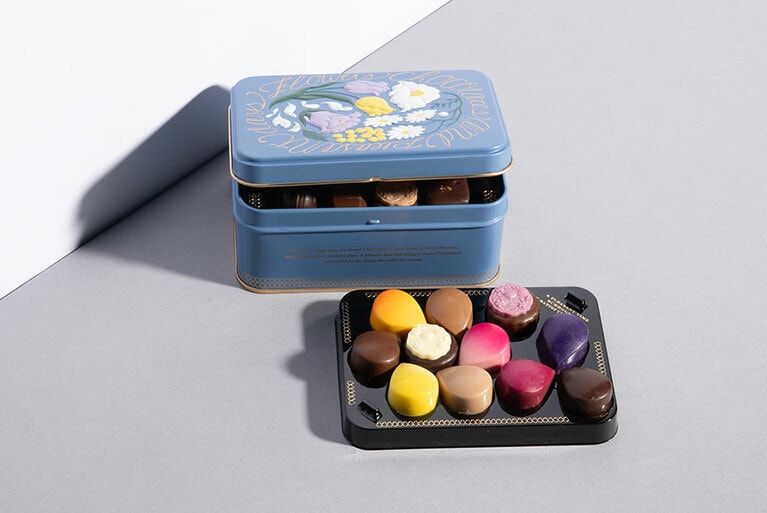 「フラワリーカン(23個入・2段詰)」3,024円。