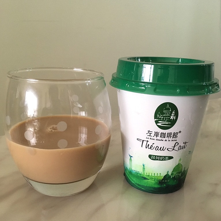 昂列奶茶 30元 240ml。