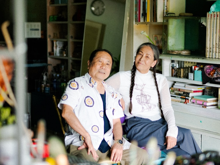 二人が知り合ったのは、「サリーズ・バー」という店がホテルで開いたパーティーでのこと。チークタイムのダンスを踊ったのがファーストコンタクトで、その時、近田さんは、相手の女性があの浅野忠信の母だとは知る由もなかった。