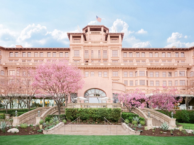 東京ドーム約1.5個分という広大な敷地には緑豊かなイングリッシュガーデンも内包。©The Langham Huntington, Pasadena