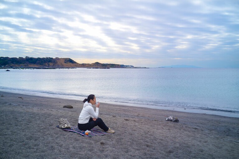 朝ごはんは浜辺で食べることも。