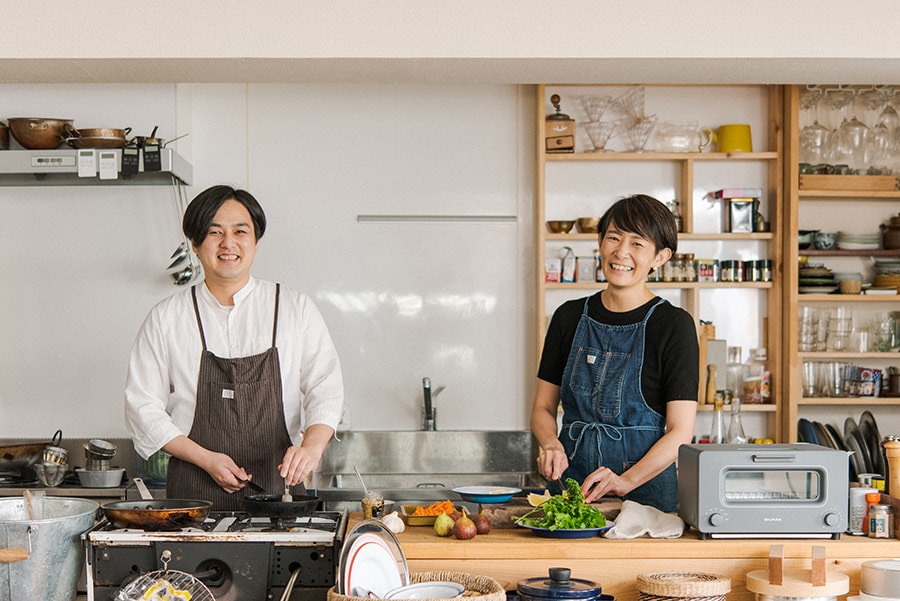 バルミューダキッチンチームのおふたり。and recipe山田英季さん(左)と、バルミューダ社員の木下直子さん(右)。バルミューダ公式サイトのレシピを担当。公開されているレシピ数は100品以上！