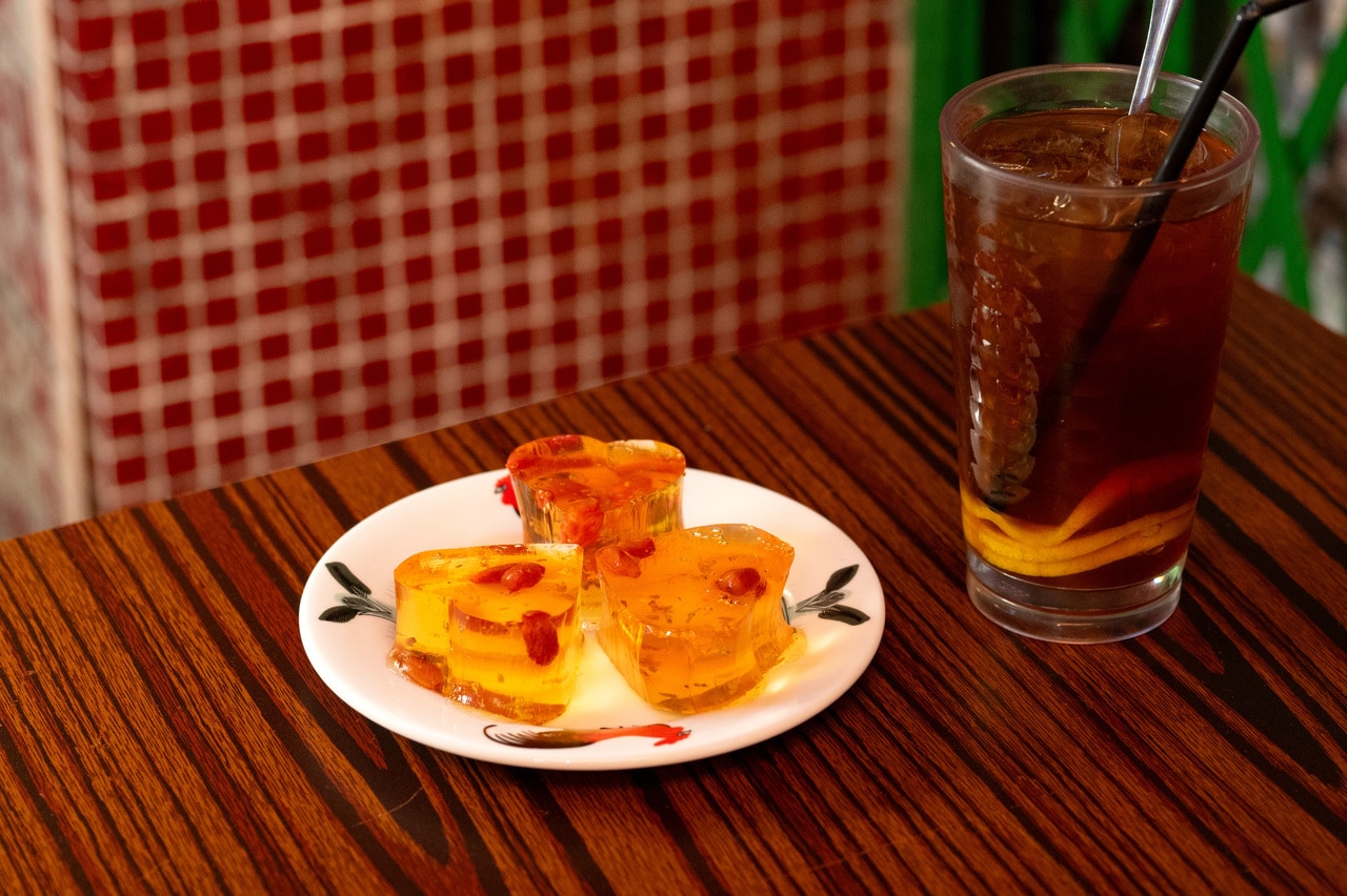 爽やかな香りのゼリーとレモンティーでホッと一息。