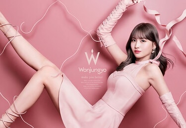 生写真　モモ　TWICE TWICE モモがミューズの 韓国コスメ「Wonjungyo」がデビュー