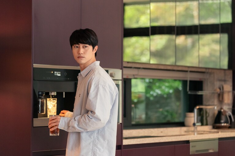 © 2024 PLUS M ENTERTAINMENT AND SHOWBOX CORP. ALL RIGHTS RESERVED.