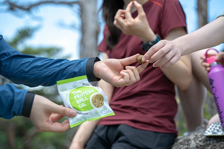 雄大な景色を眺めながらのスナックタイムは開放感抜群です！