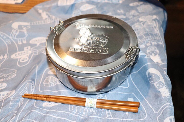 「金瓜石」内レストランで注文できるお弁当。かわいいお弁当箱は持ち帰ってお土産に。