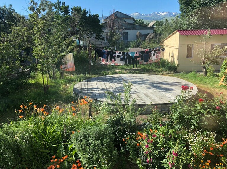 グルジャンおばさんの庭。