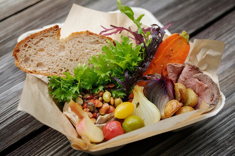 2日間限定のマーケットランチボックス 1,500円。※写真はイメージ。当日の野菜の状況によって異なる場合があります。