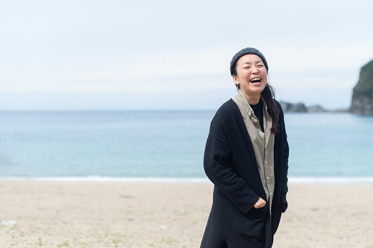 東京に生まれ育ち、天草にひかれて移住したMihoさん。「自然のなかに身を置くことって、とても大事なことなんだって、毎日実感してます！」