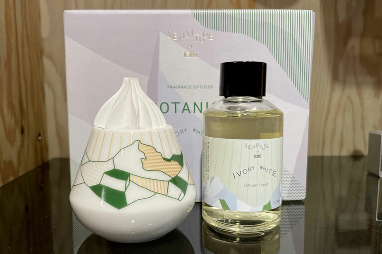 山豊。茶葉やオレンジ、レモンの皮を原料とした木のような香りが楽しめる。