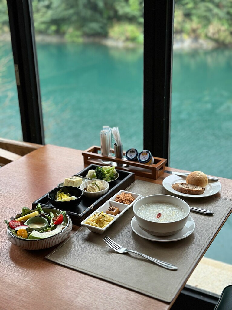 温かいお粥にほっとする台湾式朝食。